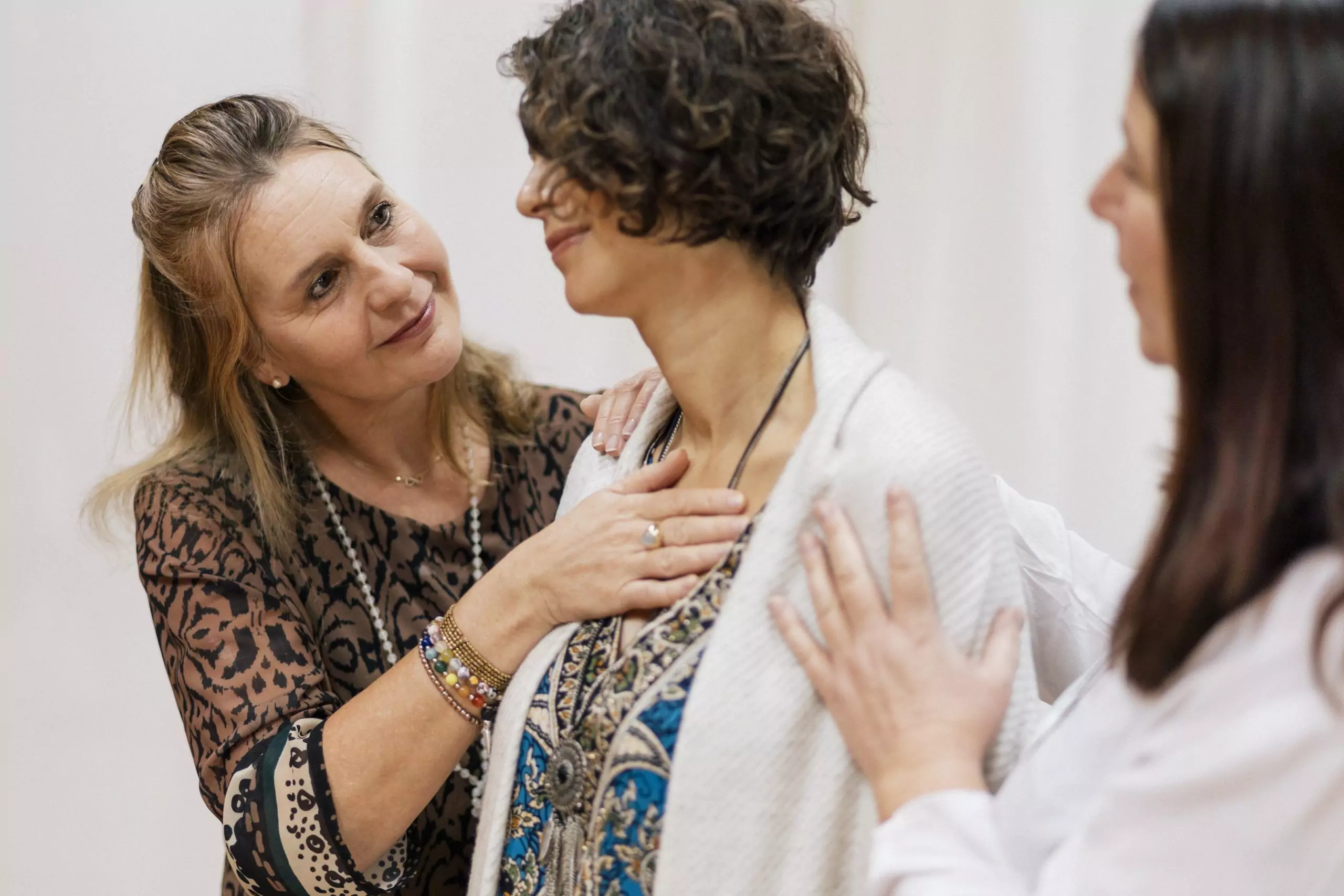 Frauentempel_Frauenkreis_AwakeningWomen_Weiblichkeit Achtsame Berührung